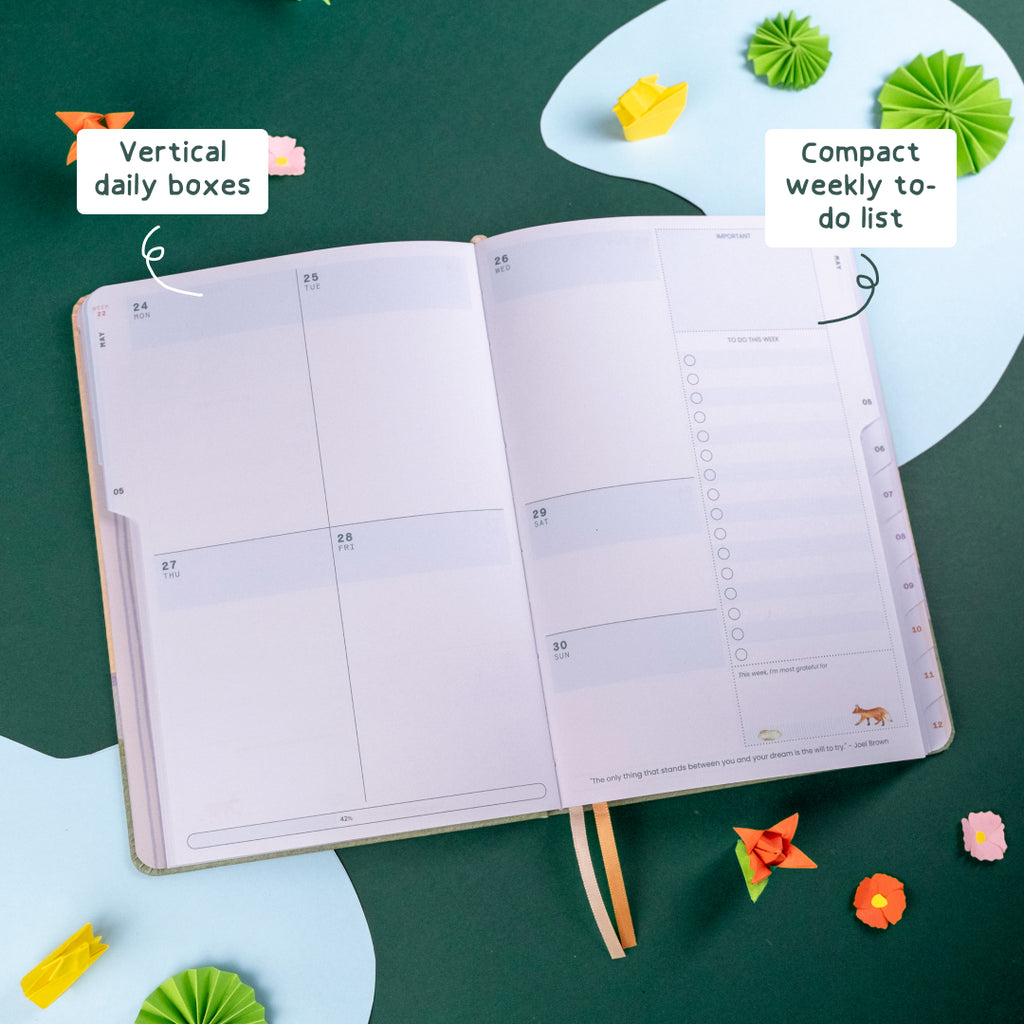 2027 Weekly Planner: Balanced layout