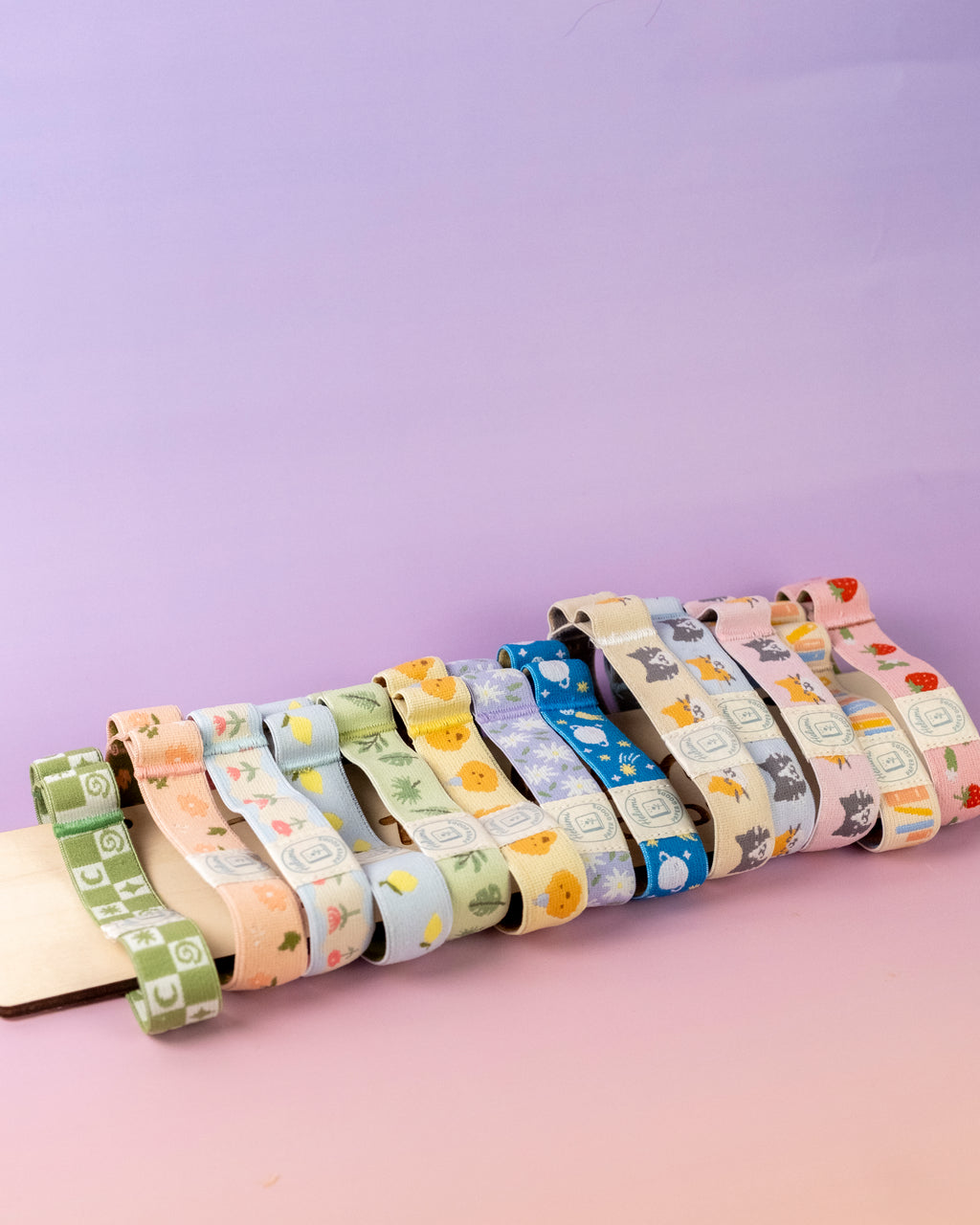 Elastic book bands
